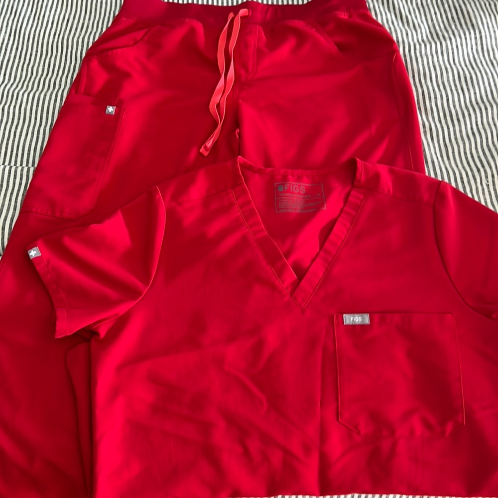 Figs WINNING RED scrub set, women’s, size medium